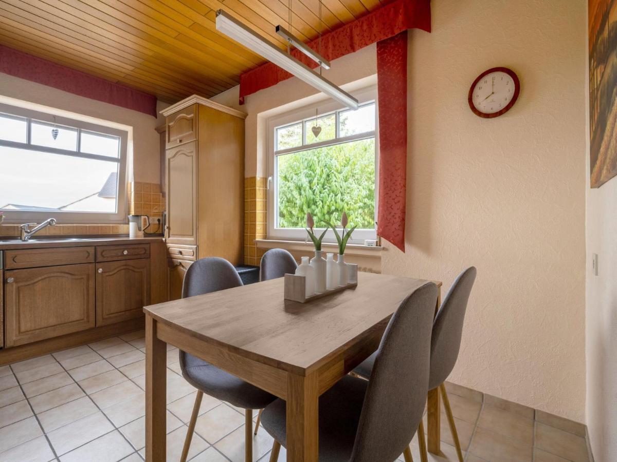 A Detached Holiday Home In A Highly Scenic Area Trierscheid ภายนอก รูปภาพ